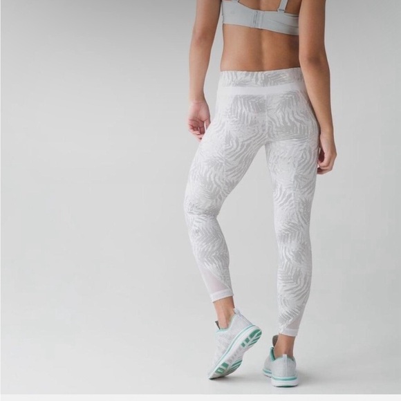 LULULEMON Inspire Tight II Leggings Palm Camo White Nimbus Size 4 NWT - Picture 3 of 4